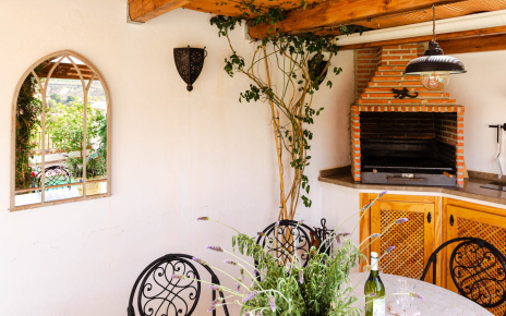 Built-in barbecue with fridge and ceramic hob too